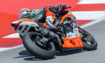 MotoGP motor in bocht van circuit ter illustratie van de MotoGP kalender